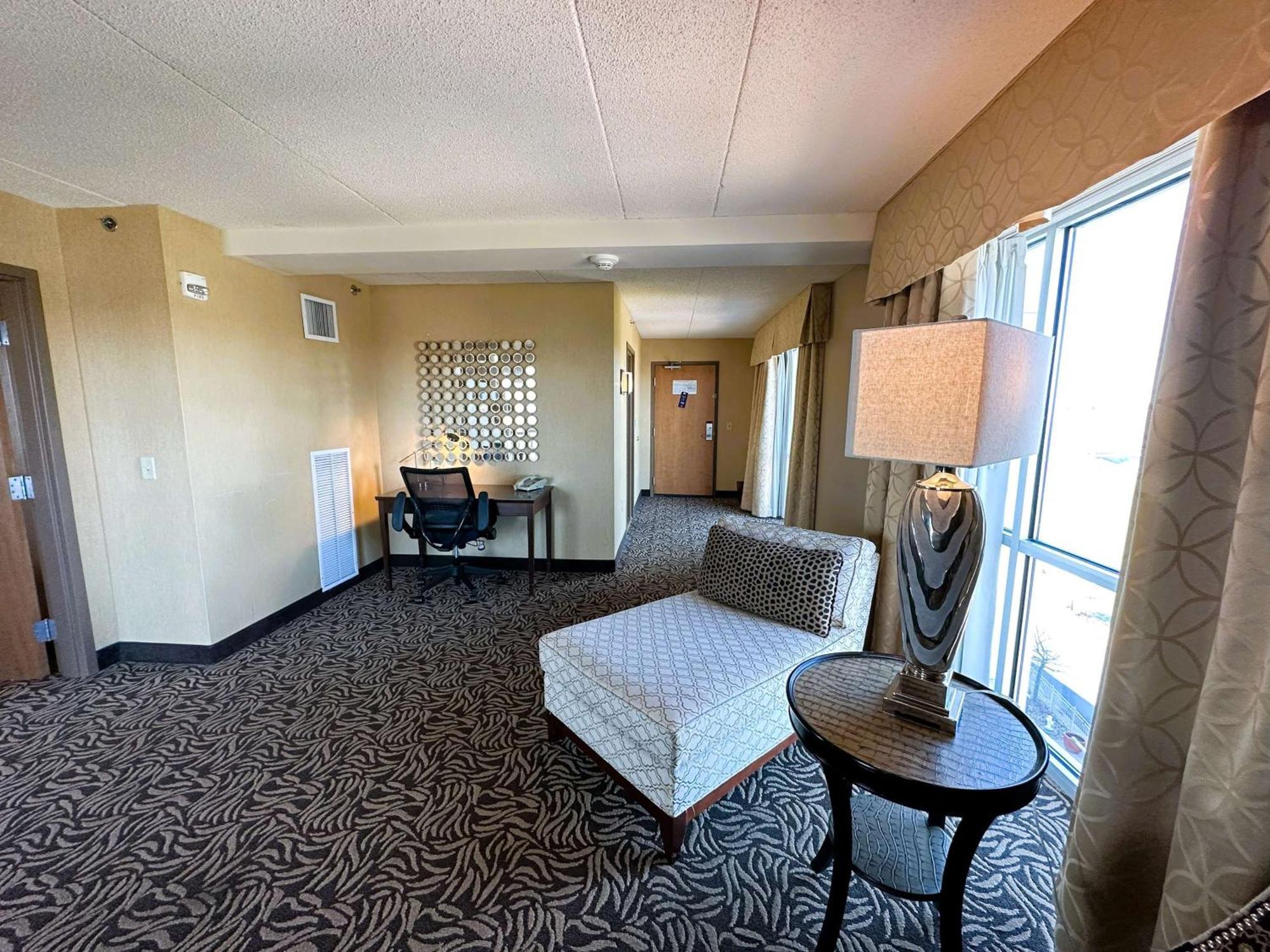 Doubletree By Hilton Bay City - Riverfront Exterior photo