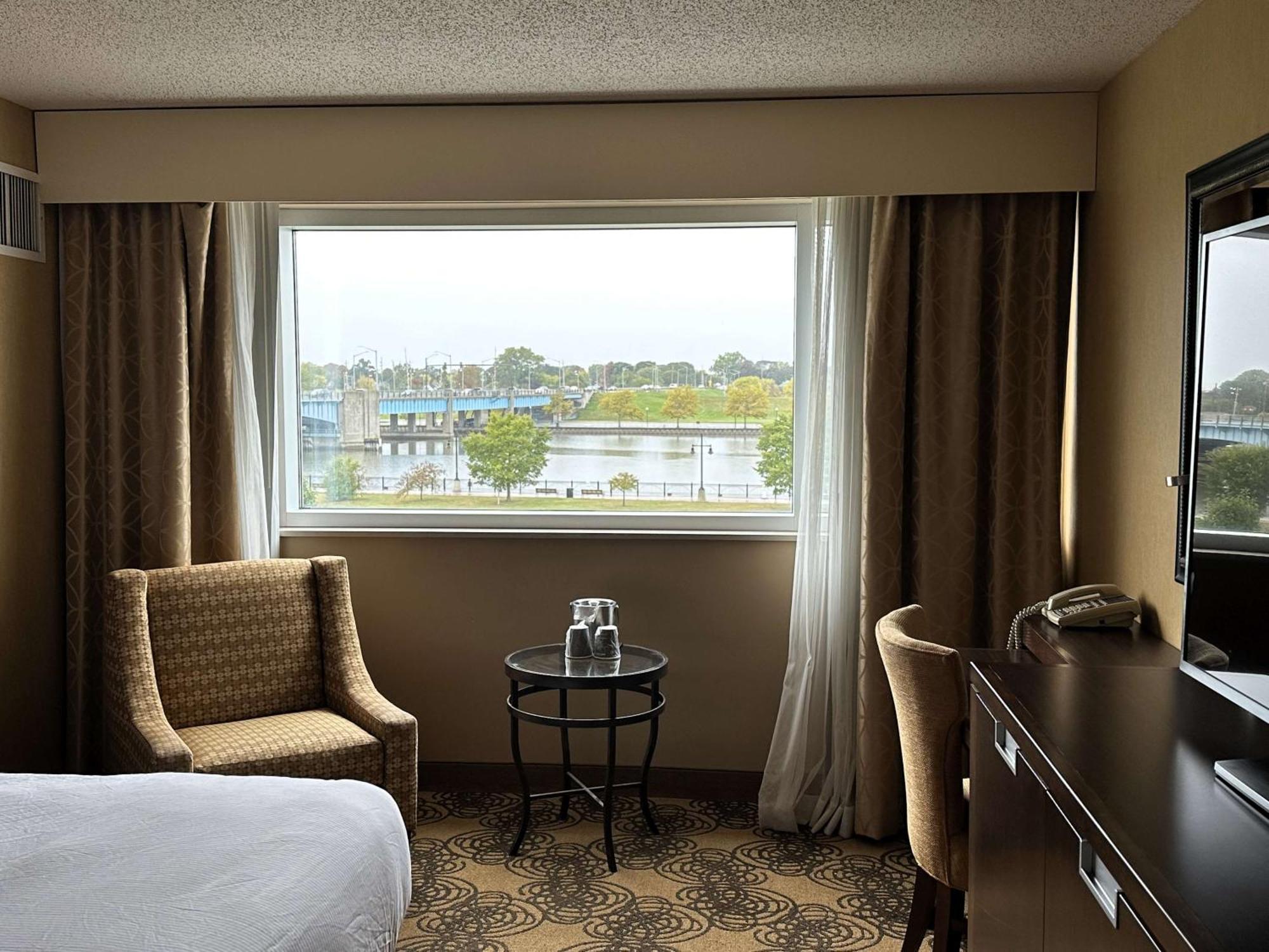 Doubletree By Hilton Bay City - Riverfront Exterior photo